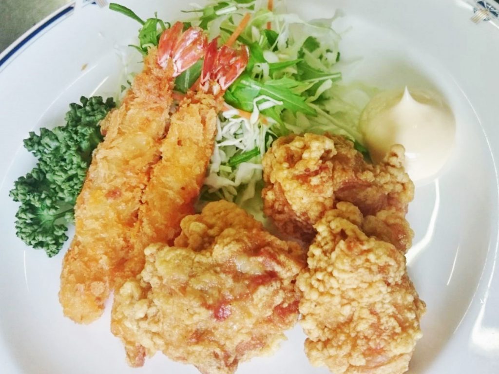 ザンギとエビフライ定食